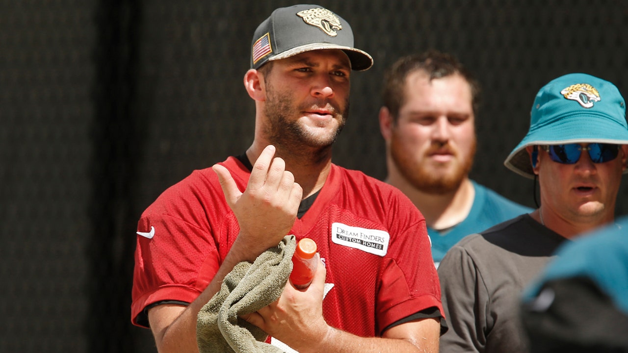 Jaguars' Blake Bortles plans work on mechanics with trip to L.A.